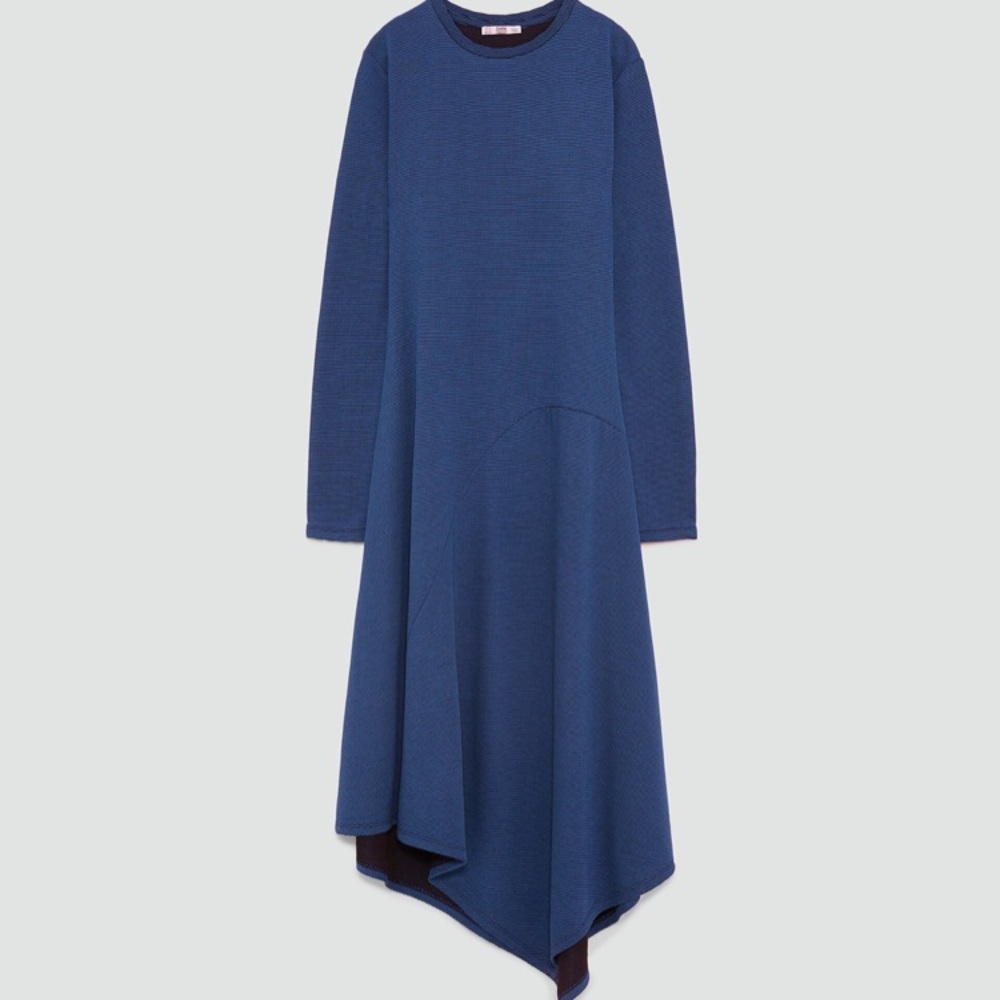 Textured dress with round neckline